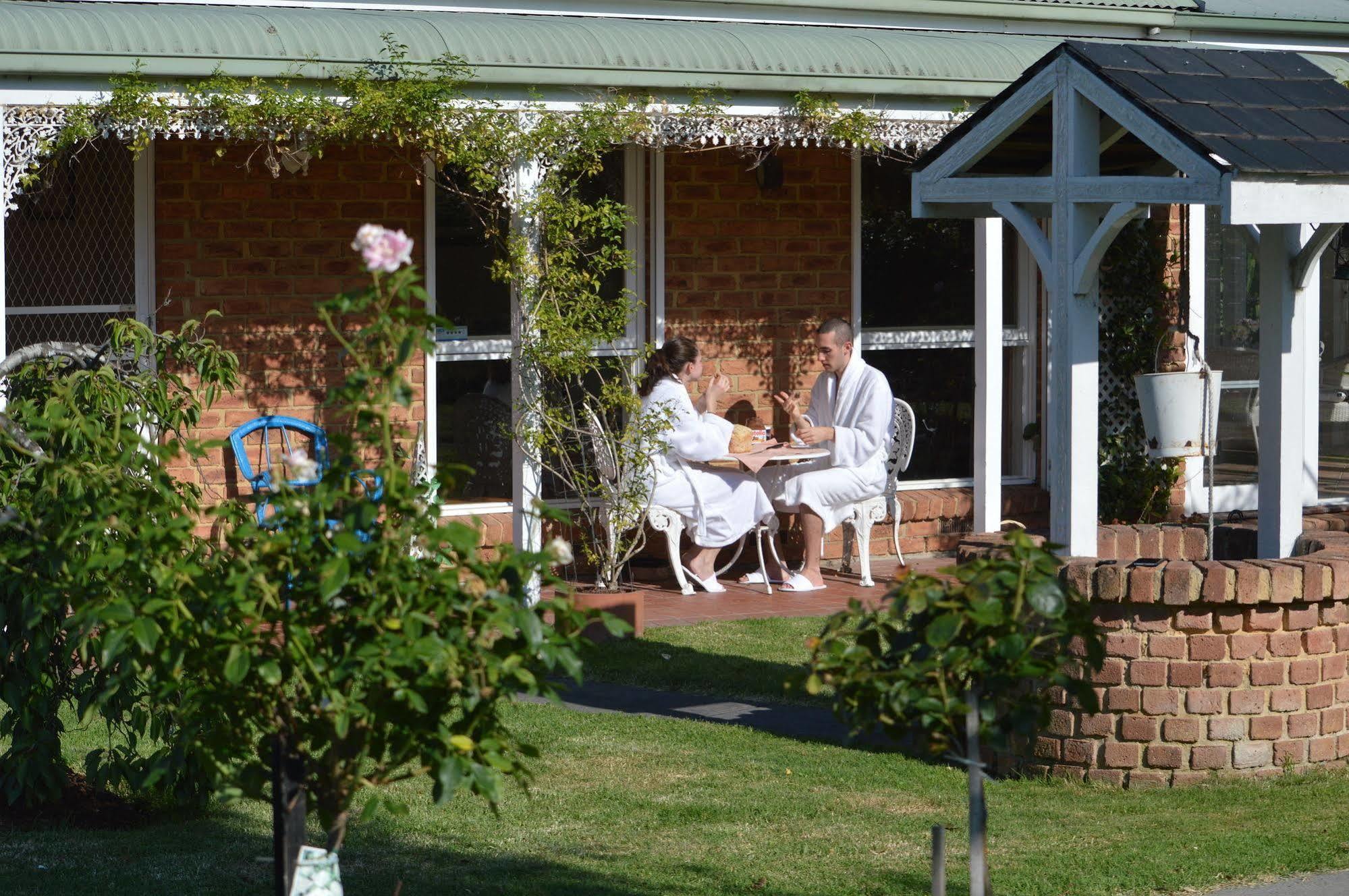 Lakeside Cottage Luxury B&B Mont Dandenong Extérieur photo